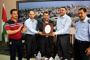  أبو زايد وأبو صبحة يُتمّان مراسم استلام وتسليم هيئة المعابر