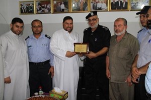 علاقات الشرطة تبحث التعاون مع جمعية الفلاح الخيرية