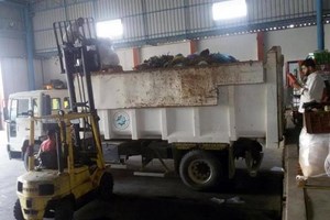 مباحث التموين بالوسطى تتلف كمية من المواد الغذائية