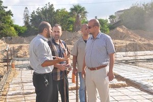 العميد النجار يتفقد عملية إعادة بناء مقر "مكتب الوزير"