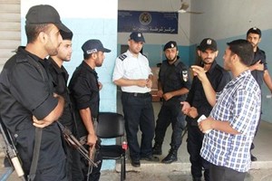 توجيه الوسطى يلقي سلسلة من الدروس لأفراد الشرطة والنزلاء