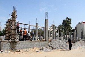 من كومةِ دمـار إلى عملٍ وإعمـار