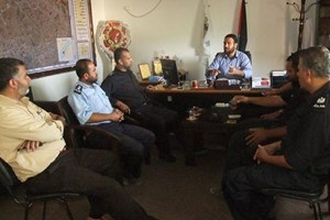 شرطة بلديات خانيونس تبحث التعاون المشترك مع المرور وبلدية بني سهيلا