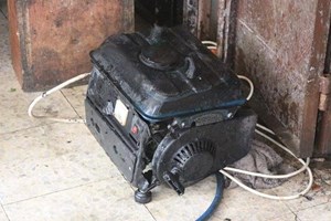 الدفاع المدني يخمد حريقاً في مخزن مطعم بغزة