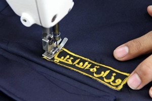   مصنع الخياطة بالإمداد والتجهيز.. أيادٍ ماهرة وإنتاج مميز