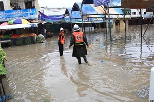  الدفاع المدني يتعامل مع 12 حادث جراء سقوط الأمطار