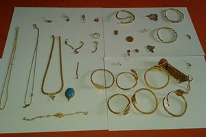 مباحث الشاطئ تنجز قضية سطو على منزل مواطنة في غزة