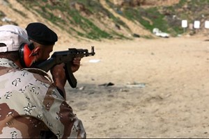 تدريب ضباط الدورات العسكرية على إطلاق النار "الحي"