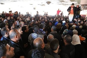  أوضاع صعبة للحالات الإنسانية أمام الصالة الخارجية لمعبر رفح