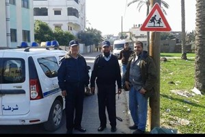 شرطة مرور الوسطى تعلق لوحات إرشادية لرياض الأطفال 