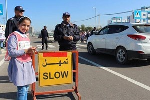 صور: حملة توعية مرورية لطلبة المدارس بالوسطى