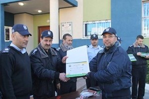 شرطة خانيونس تكرم ضباطها المتميزين خلال 2015