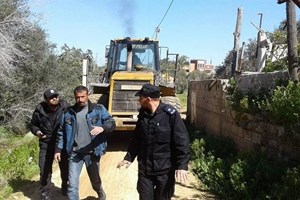 شرطة بلديات الوسطى تشارك بفتح شارع بمنطقة المصدر