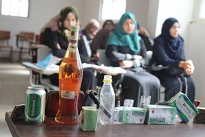 محاضرة تثقيفية عن المخدرات لطلبة كلية "البولتيكنيك" برفح