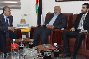 اللواء أبو نعيم يستقبل مجلس عائلة "حرز عطا الله" في مكتبه بغزة