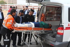 الدفاع المدني يُخلي إصابة بحادث سير بخانيونس