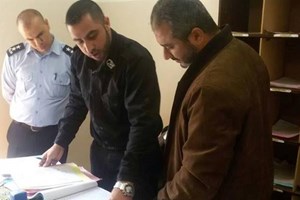 مكتب المراقب يتفقد عدداً من إدارات الشرطة بخانيونس