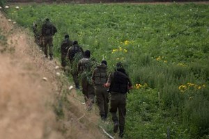 مناورة عسكرية لدورة قادة السرايا "3" بمديرية التدريب