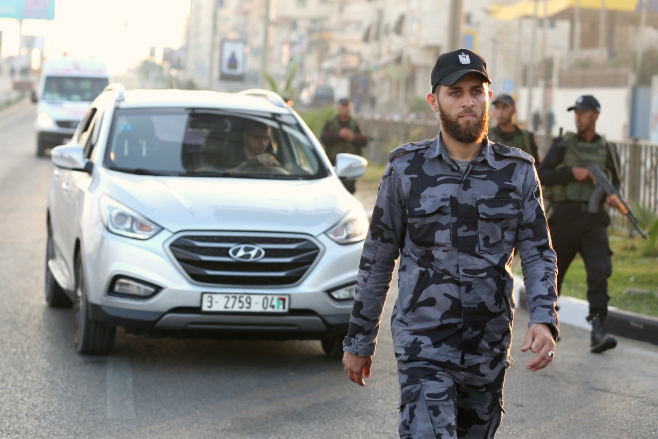 مديرية التدريب تُنظم مسيراً عسكرياً للدفعة الأولى من الدورة التأسيسية الثانية