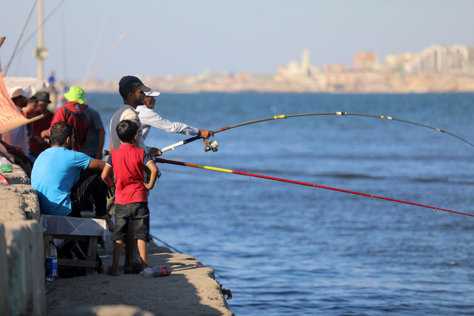 أجواء اصطياف المواطنين في غزة على شاطئ البحر والشريط الساحلي وعمل أجهزة وزارة الداخلية في تهيئة الأجواء الملائمة