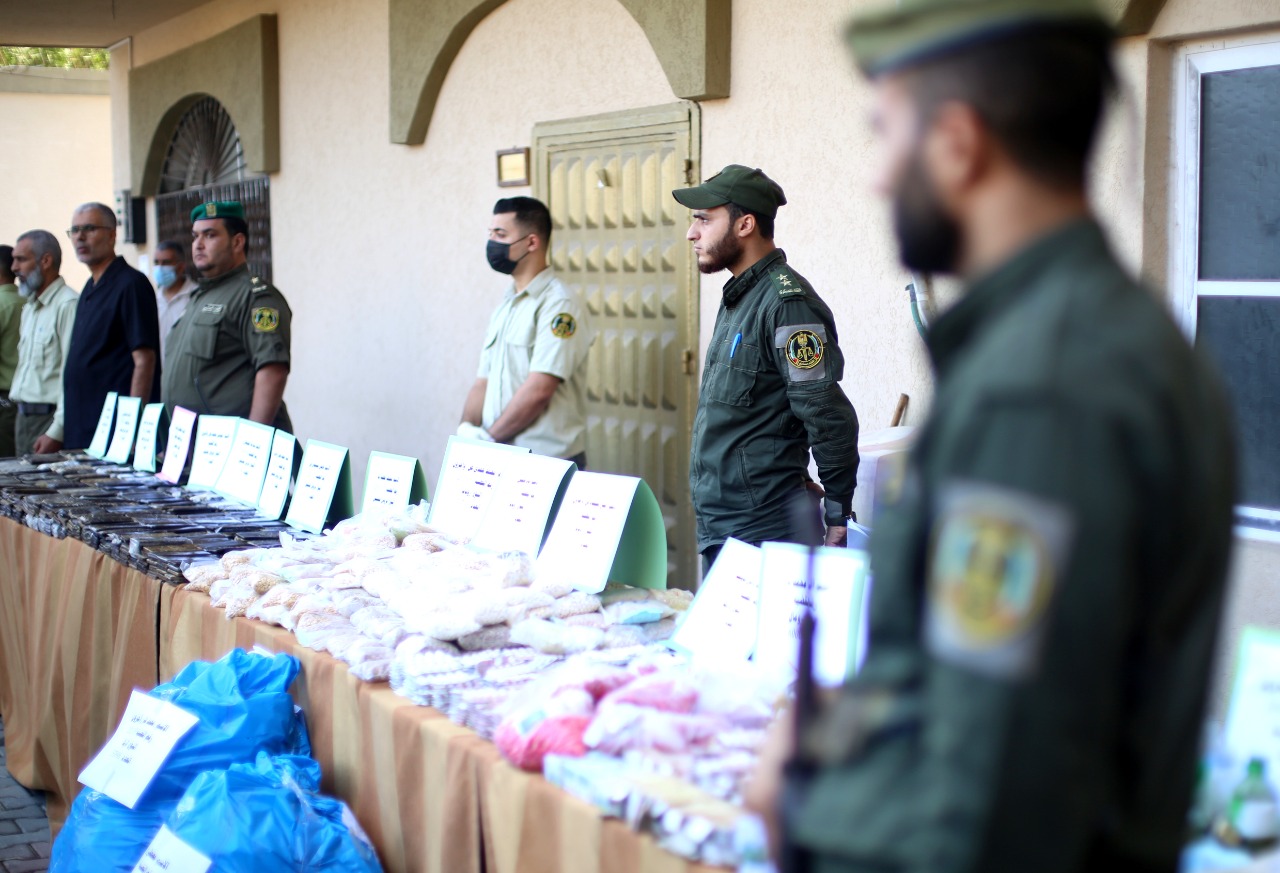 مؤتمر صحفي لإتلاف مواد مخدرة والإعلان عن أحكام قضائية بحق عدد من التجار والمروجين