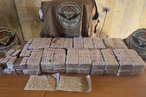 "مكافحة المخدرات" بخانيونس تضبط 34 ألف حبة مخدرة و13 فرش حشيش