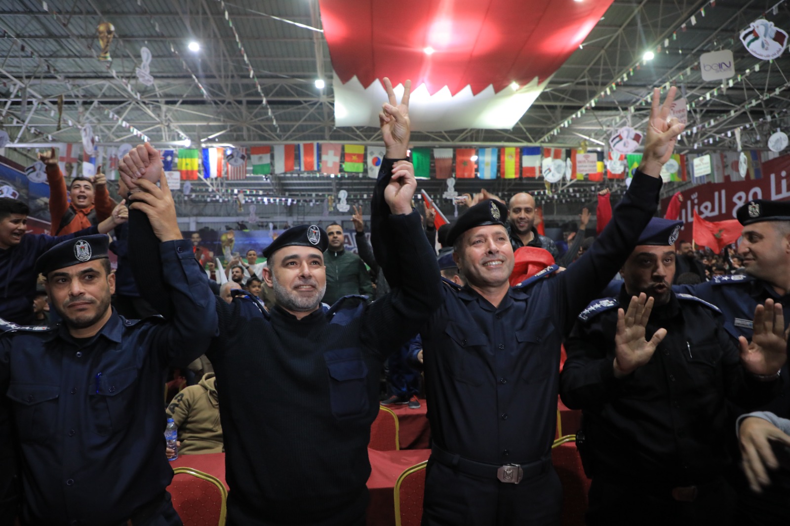 أجواء متابعة المواطنين بغزة مباراة منتخب المغرب في كأس العالم بقطر والاحتفال بتأهله التاريخي لنصف نهائي البطولة