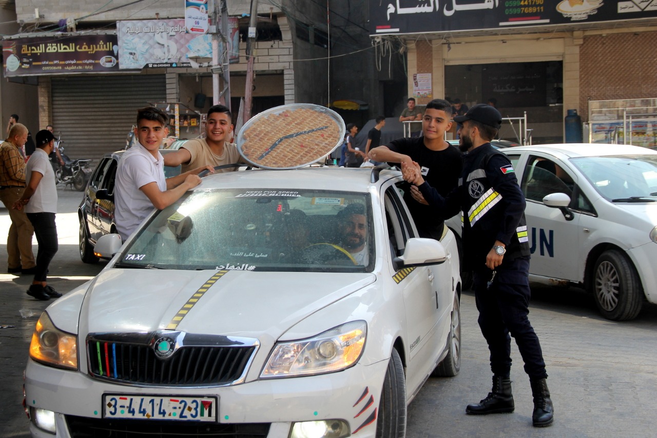 صور من أجواء احتفال المواطنين في قطاع غزة بنجاح الطلبة في الثانوية العامة