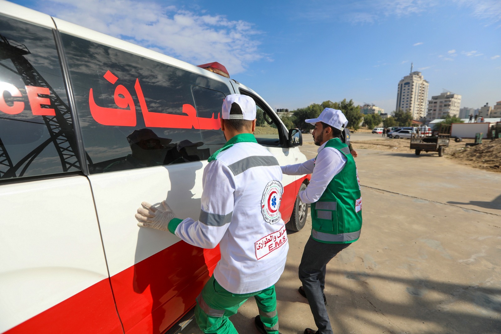 الخدمات الطبية تُخرِّج دورة "مسعف وضابـط إسعاف" الثالثة عشر