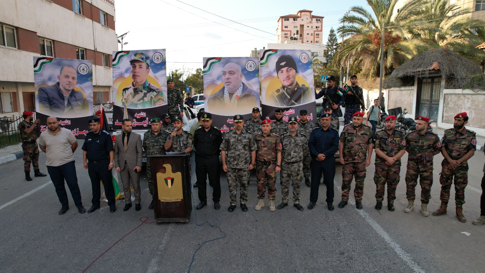 "الداخلية" تُنظم مسيراً عسكرياً تكريماً لشهداء الأجهزة الأمنية بالضفة
