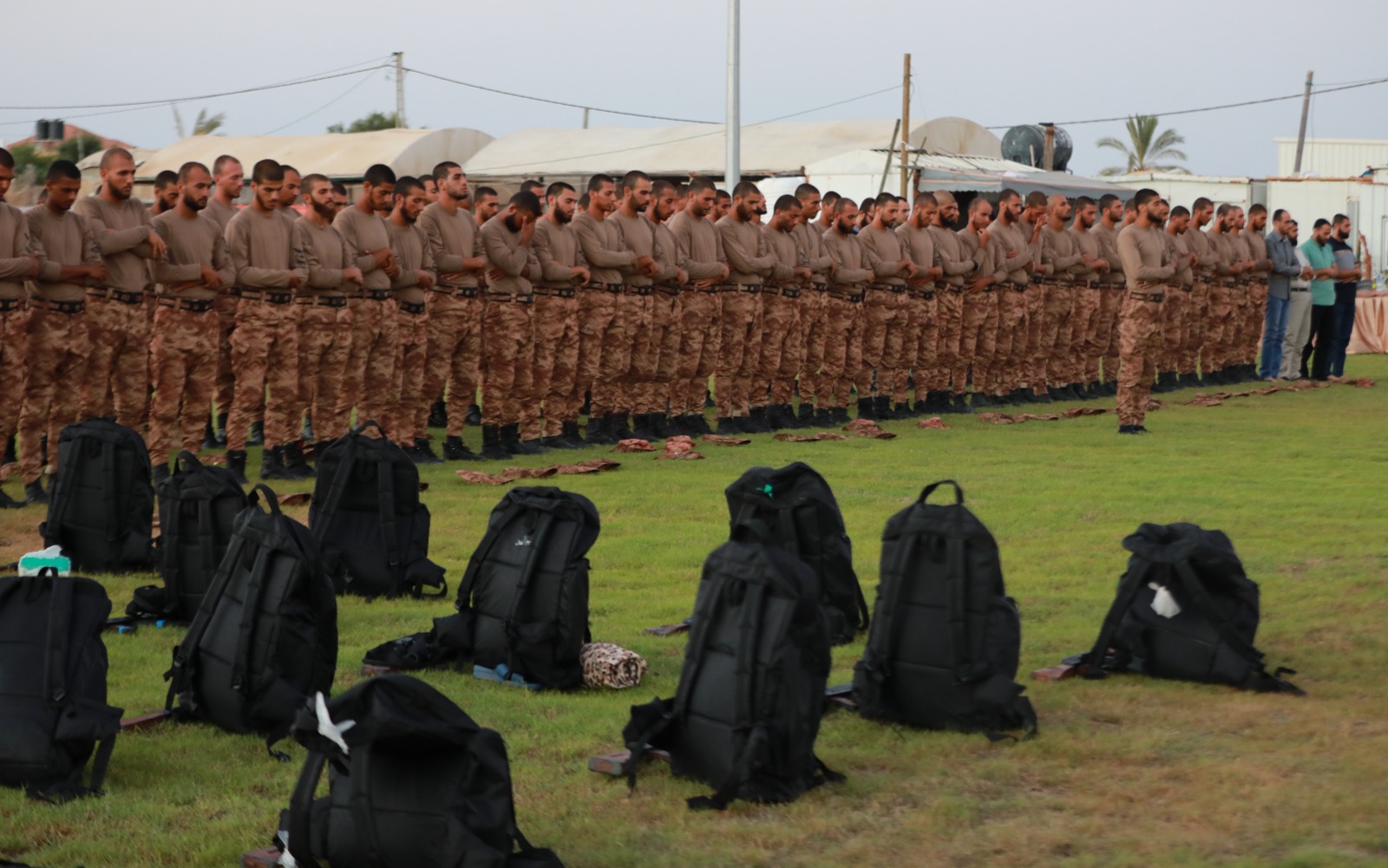 كلية الرباط الجامعية تنظم مسيرًا عسكريًا لدورة الصاعقة