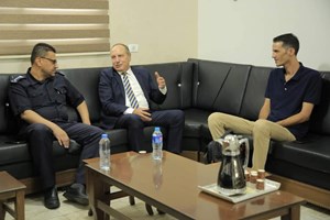 قيادة شرطة خانيونس تستقبل وفداً من مركز "الميزان"