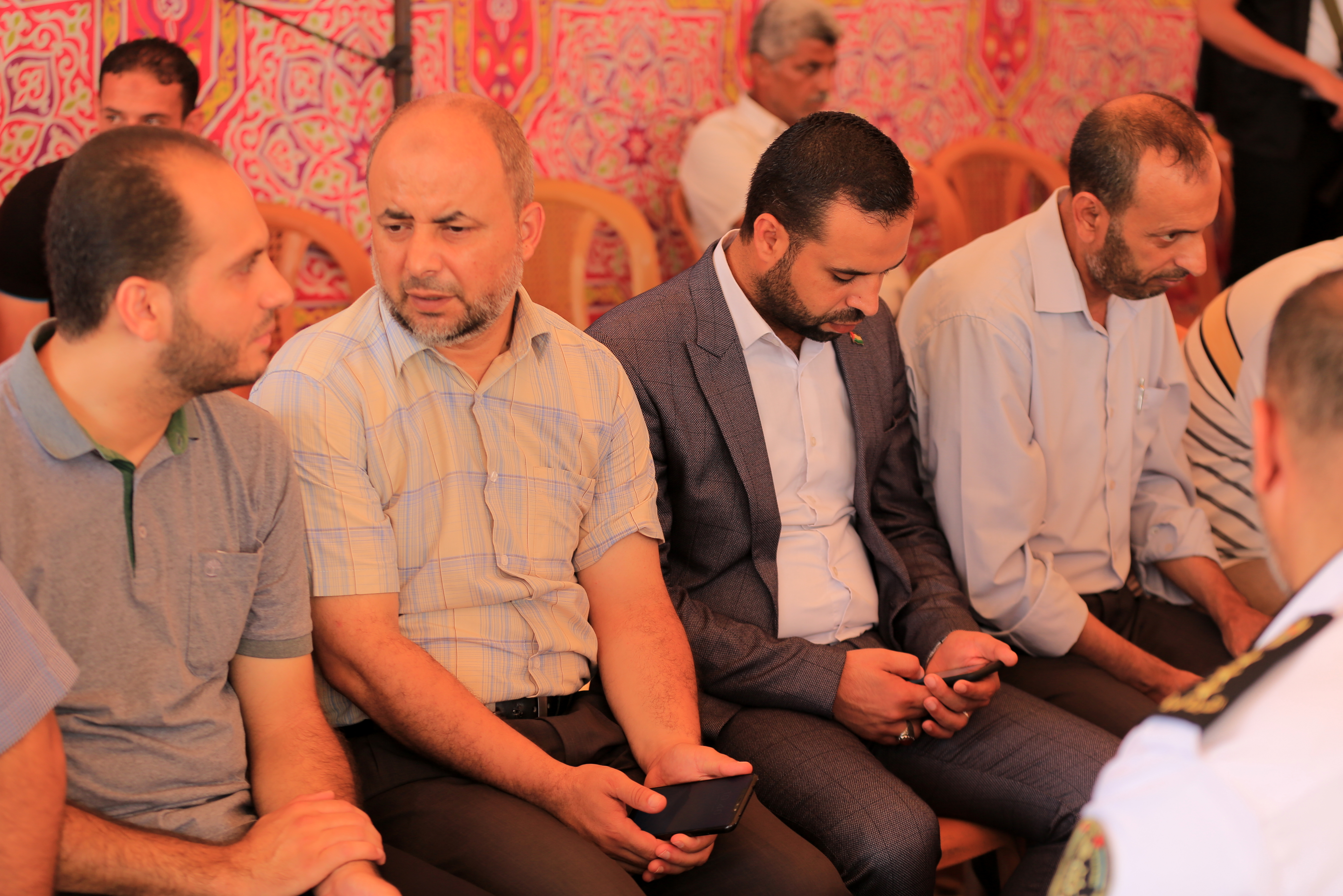 قيادة الداخلية تُقدم العزاء لذوي شهداء الواجب الثلاثة