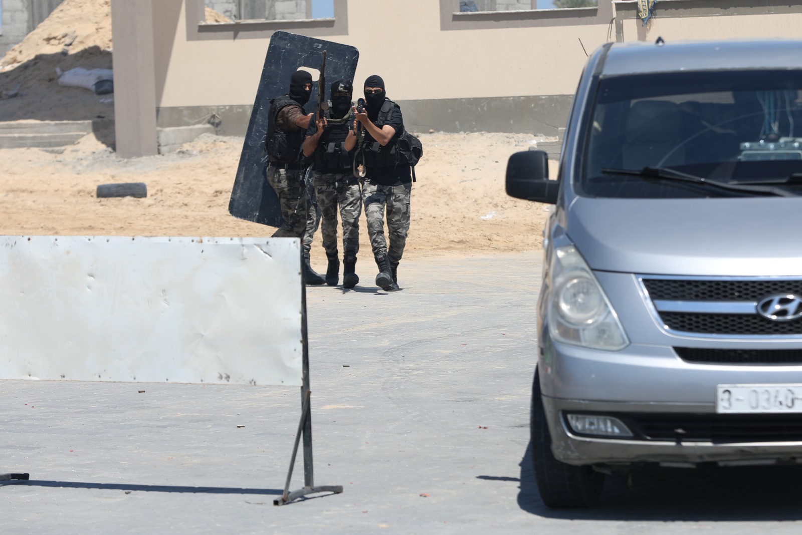 كلية الرباط الجامعية تخرج دفعتي العلوم الشرطية الـ 10 و"البحرية الـ 5"