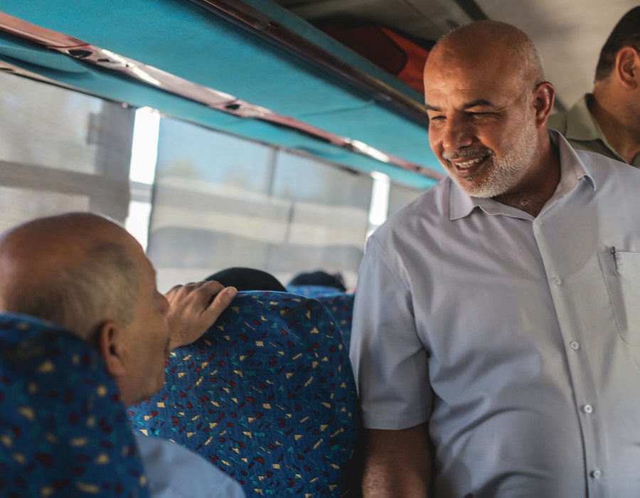 اللواء توفيق أبو نعيم يتفقد حركة المسافرين عبر معبر رفح البري 