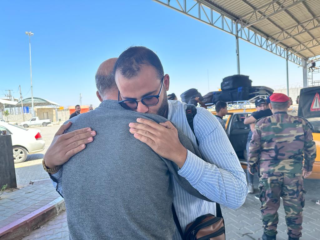 أطقم "المعابر" و" الداخلية" تسهل وصول الفوج الثاني من العائدين من السودان	