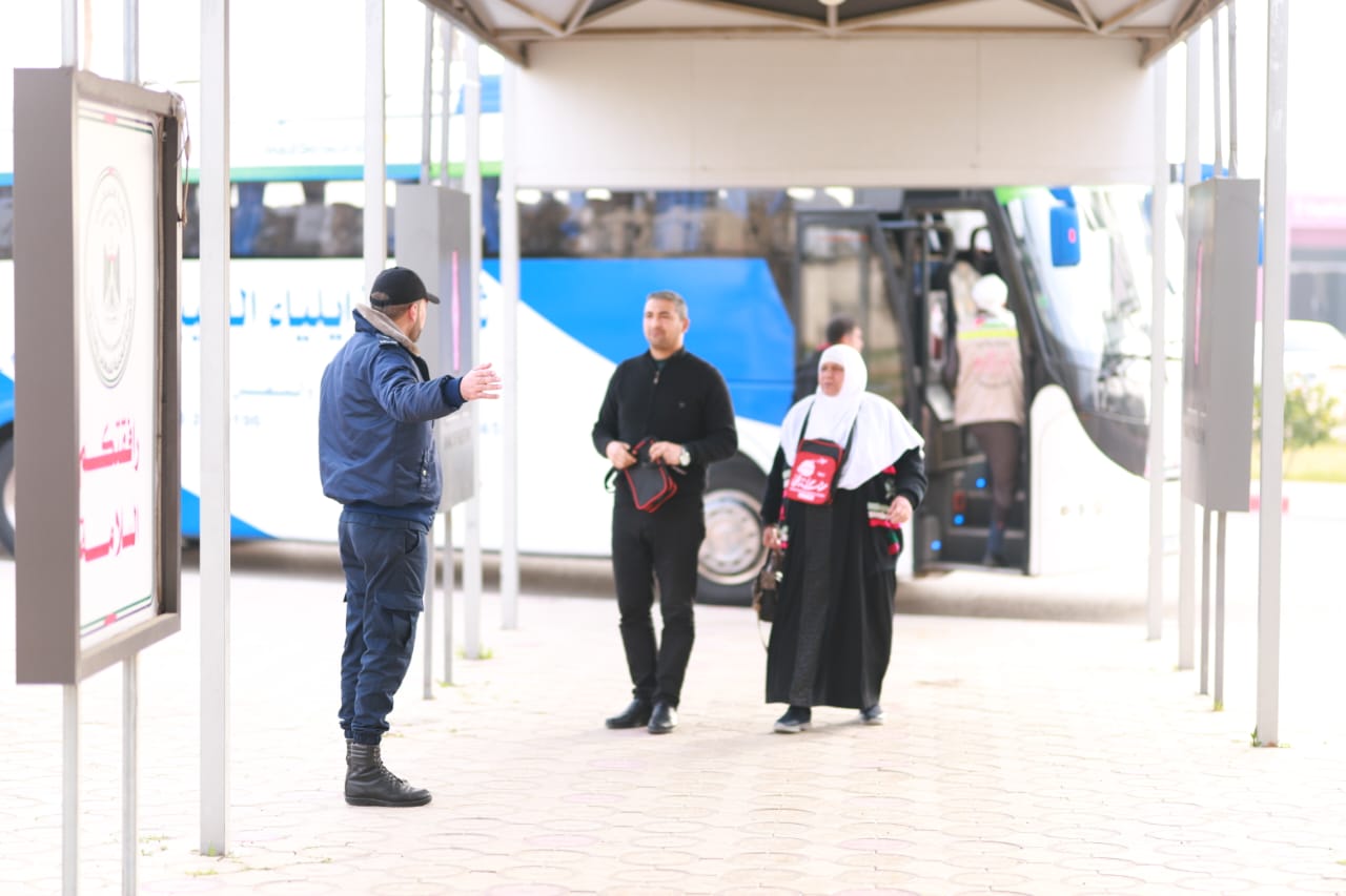 أطقم "المعابر" تُسهل مغادرة الفوج السابع من المعتمرين