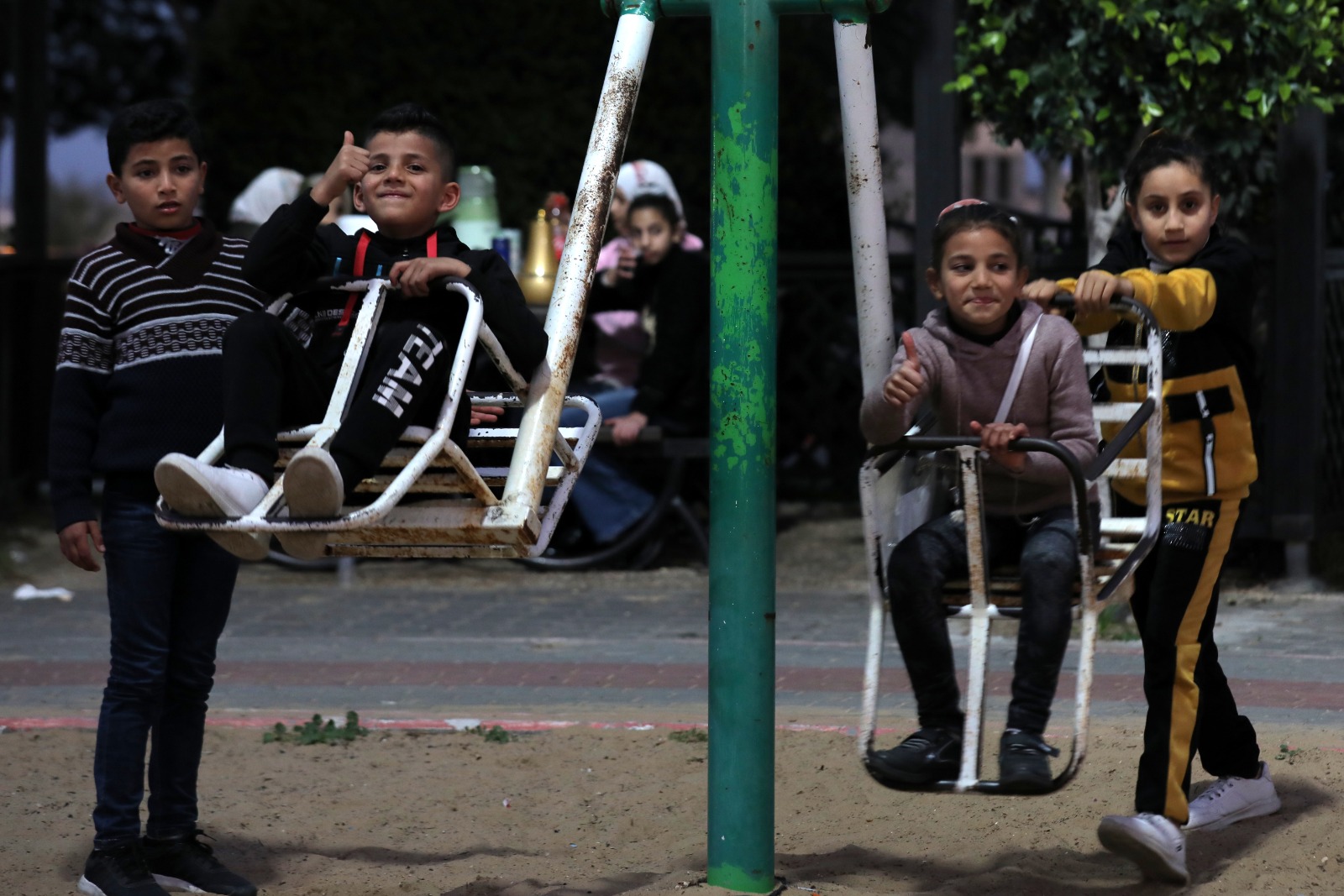 قضاء المواطنين في غزة إجازة منتصف العام الدراسي مساء الجمعة 13 يناير