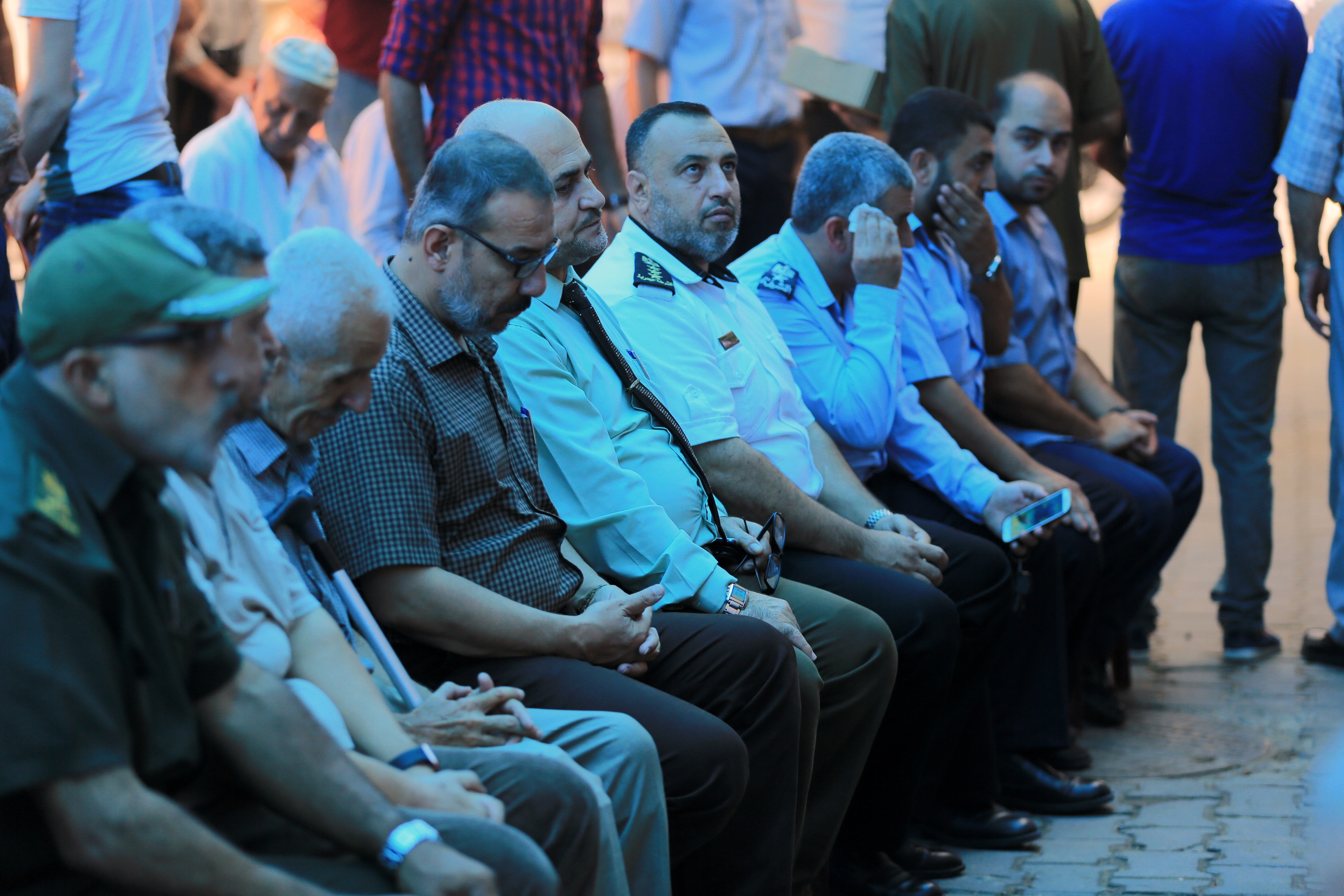 قيادة الداخلية تُقدم العزاء لذوي شهداء الواجب الثلاثة