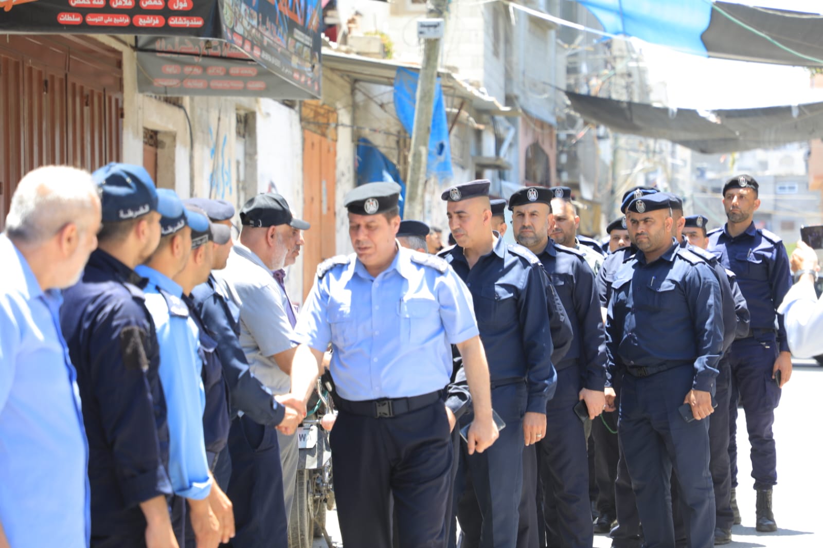 "قيادة الداخلية" تشارك في بيت عزاء شهيد الواجب ملازم "خالد محمد مصلح"