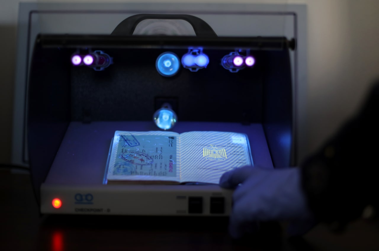 صور "المعمل الجنائي" بالشرطة.. نُخب علمية لتحقيق العدالة.