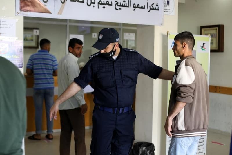 الشرطة تنظم صرف المنحة القطرية