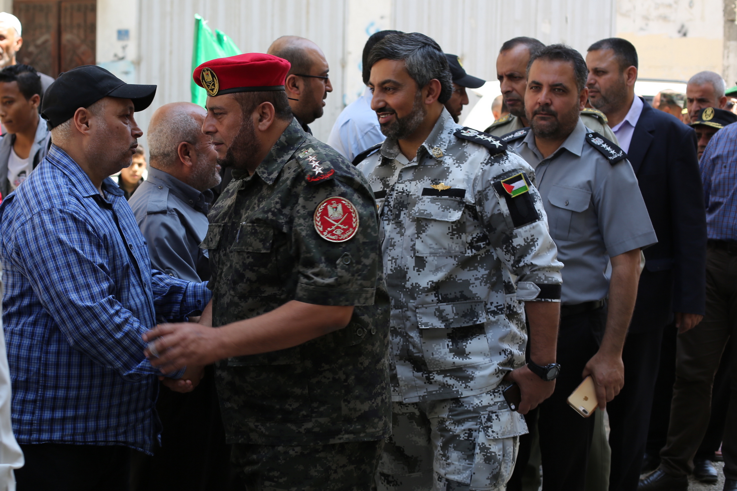 قيادة "الداخلية" تقدم واجب العزاء لذوي شهداء الوزارة في مسيرات العودة بذكرى النكبة