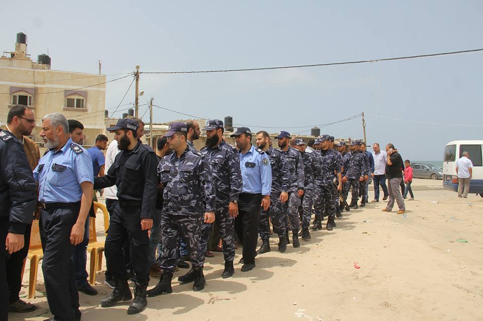 قيادة "الداخلية" تقدم واجب العزاء لذوي شهداء المقاومة بالمحافظة الوسطى