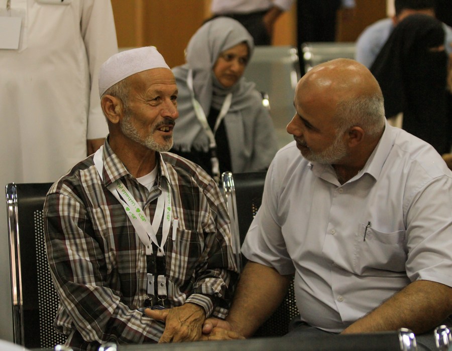 اللواء توفيق أبو نعيم يتفقد حركة المسافرين عبر معبر رفح البري 