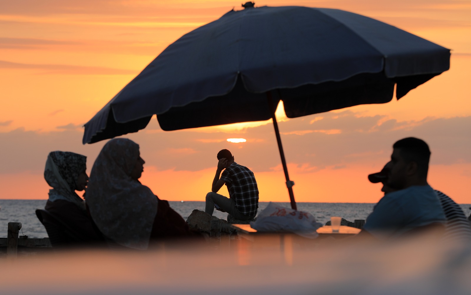 قضاء المواطنين في غزة الإجازة الأسبوعية مساء الجمعة