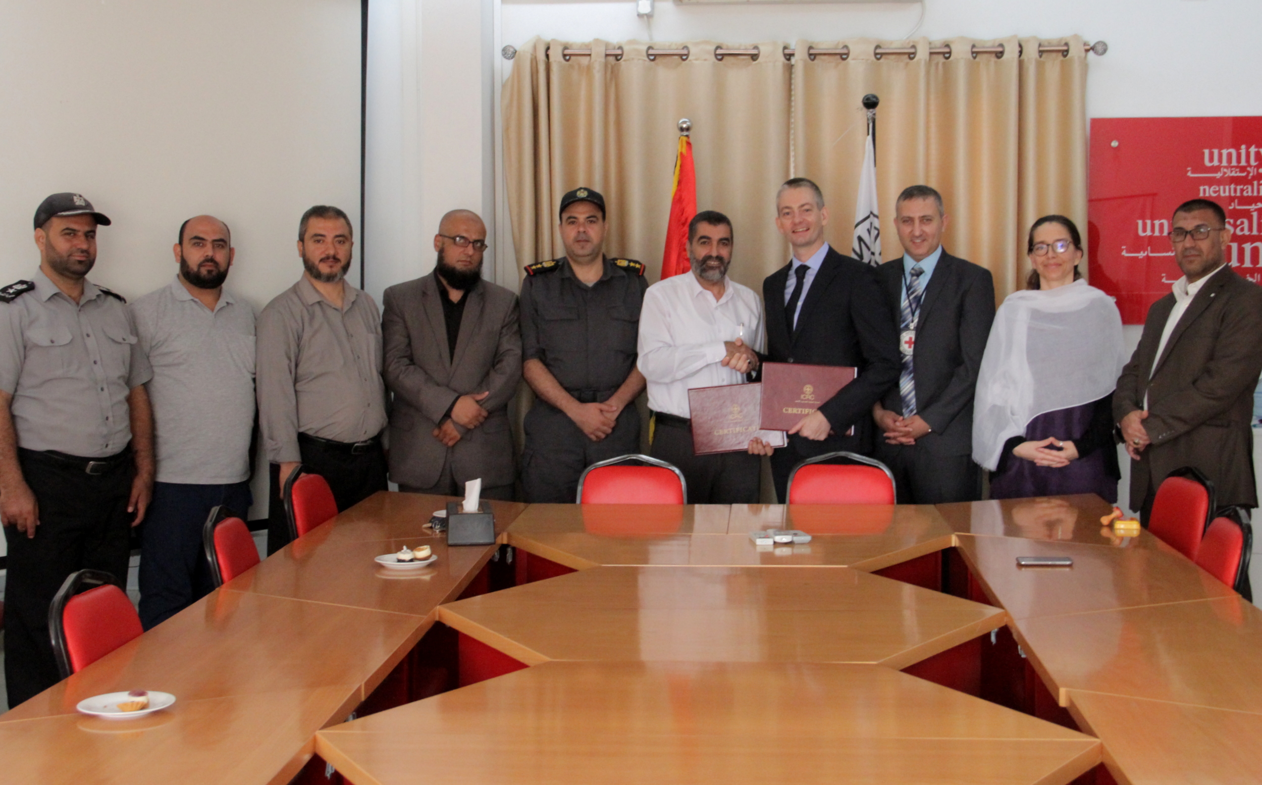 الداخلية تُوقع مذكرة تفاهم مع الصليب الأحمر