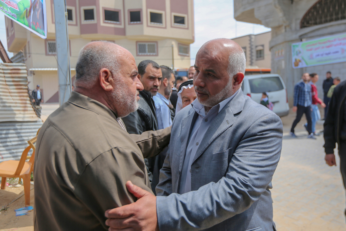 قيادة الداخلية تُقدم واجب العزاء لذوي شهداء مسيرة العودة