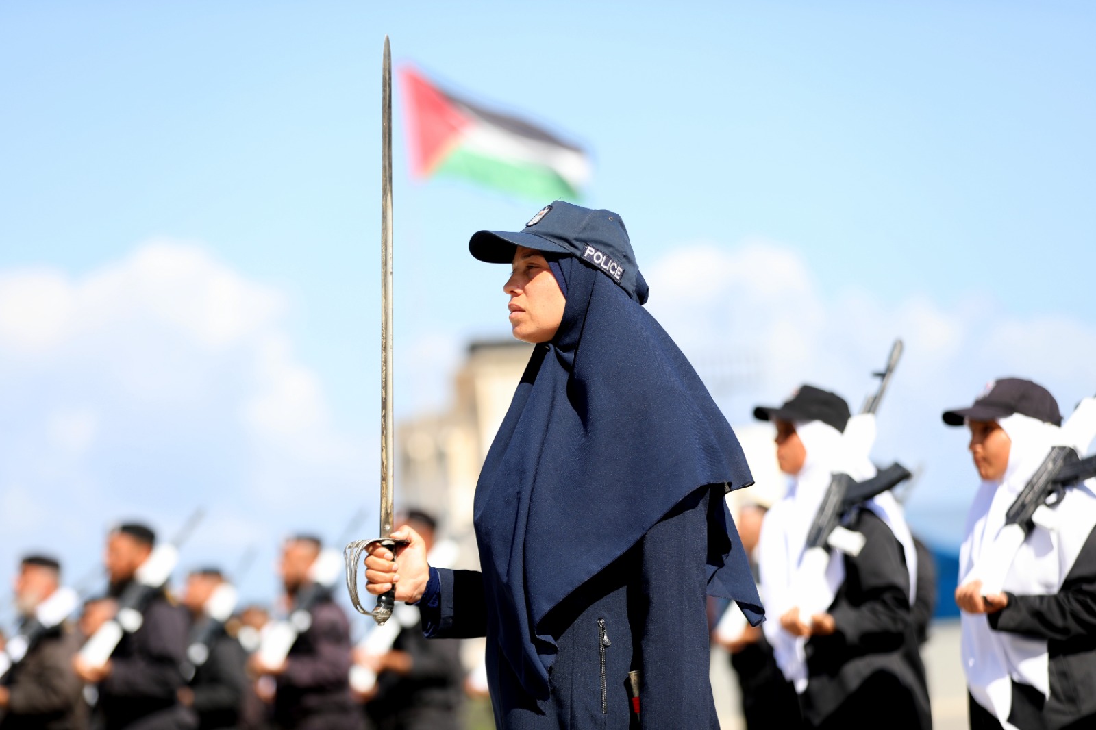 "مديرية التدريب" تُخرج دورة تأهيل الضباط الـ 39