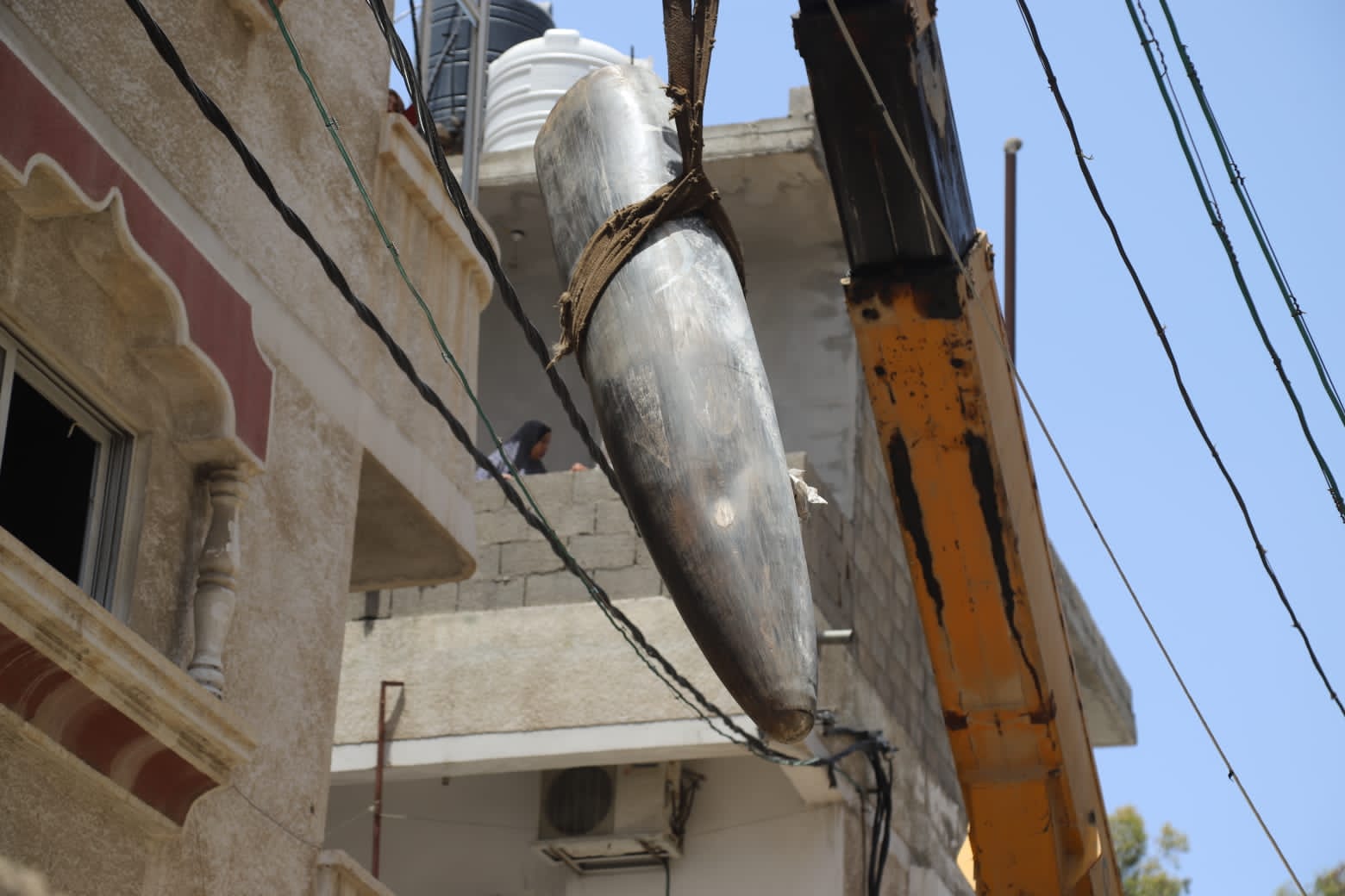 عمل فرق هندسة المتفجرات بالشرطة في تحييد خطر مخلفات الاحتلال